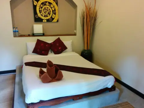 Dolphin Bungalows - Photo 3