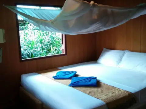 Dolphin Bungalows - Photo 4