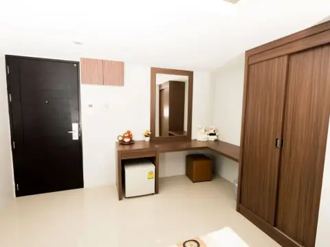 Euro Luxury Pavillion - Photo 4