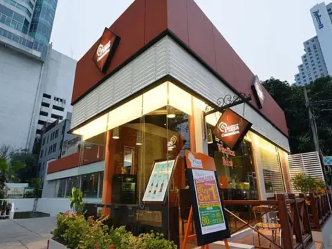 Executive Club at Windsor - Photo 1