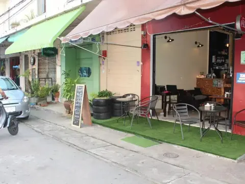 Follow Your Heart Hostel & Cafe - Photo 4
