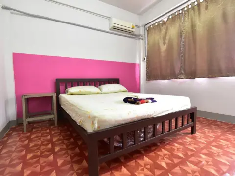 Friend House - Adults Only - Photo 2