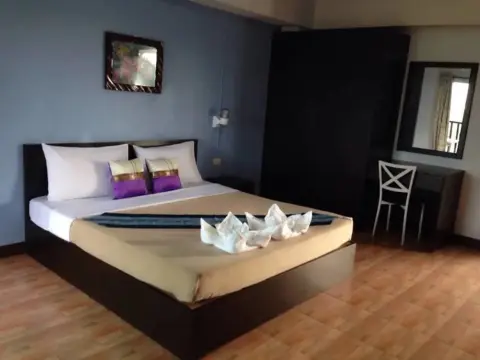 Golden Palace Inn - Photo 4