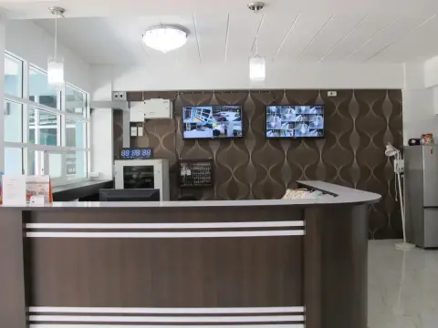 Golden Palace Inn - Photo 2