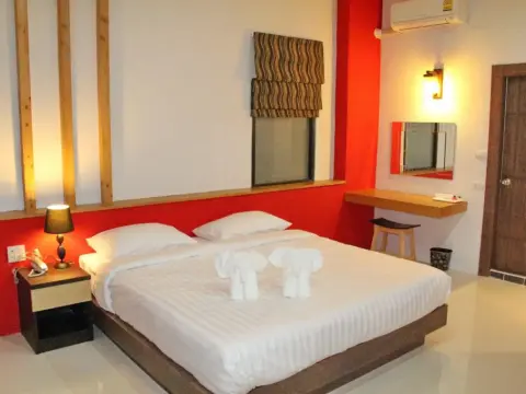 Golden Pool Hotel - Photo 3