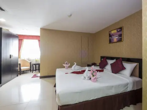 Grand Lucky Hotel - Photo 2