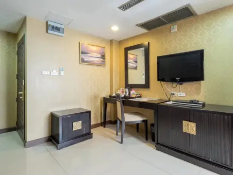 Grand Lucky Hotel - Photo 3