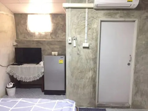 Grandmom At Phayao House - Photo 2