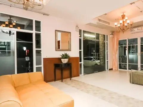 Greenview Ekkamai10 Suite - Photo 2