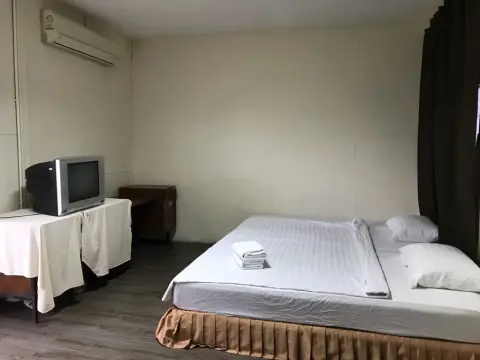 Happy Hotel - Photo 2