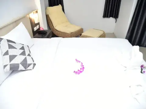 Happy Room Hotel - Photo 2