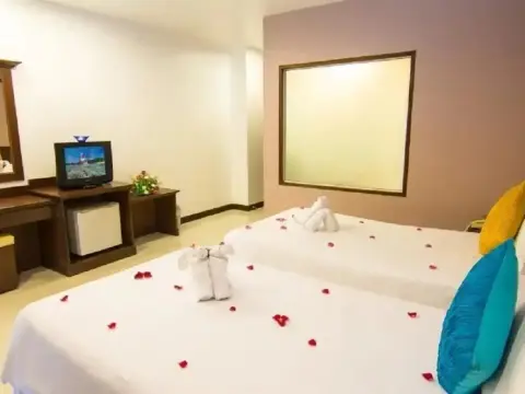Hawaii Patong Hotel - Photo 4