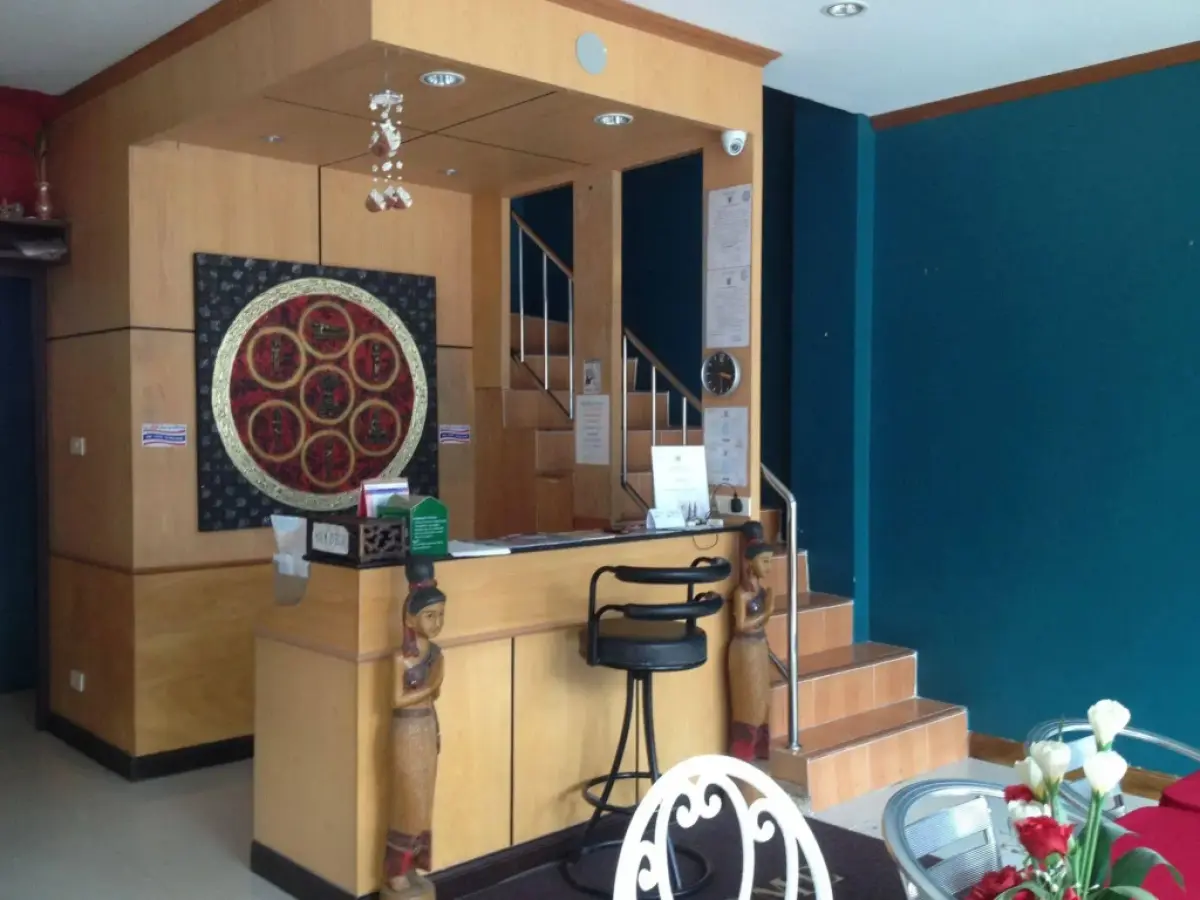 Beehive Magenta Patong Hostel