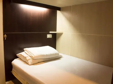 Beehive Magenta Patong Hostel - Photo 4