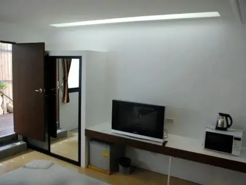 Hillside Village Resort - Photo 3