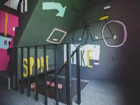 Hit Hostel in Town - Photo 4