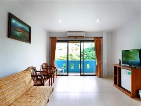 Holiday Guesthouse - Photo 4