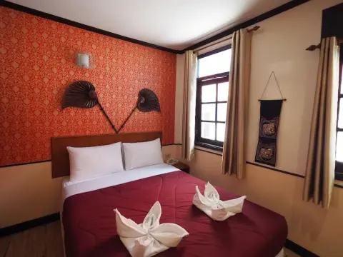 Honey House 1 - Photo 4