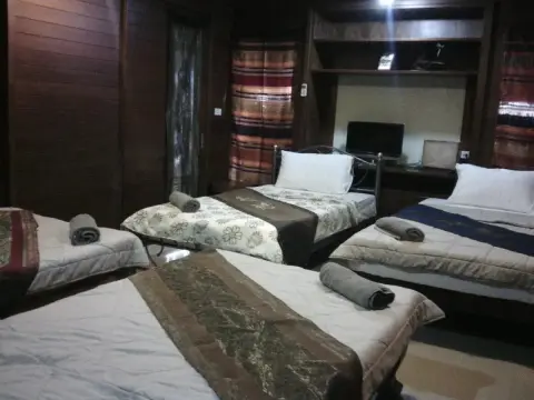 Hula Hula House - Photo 2
