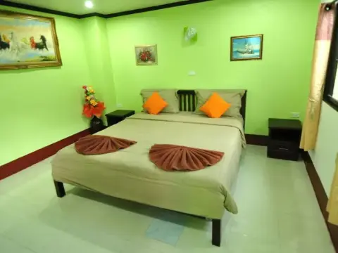 Hussin House - Photo 2