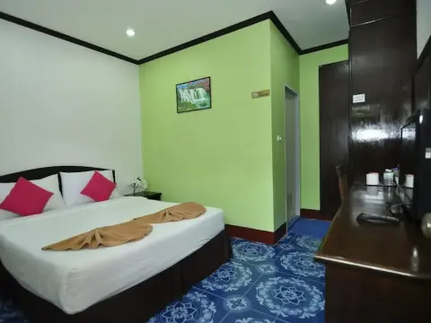 Hussin House - Photo 3