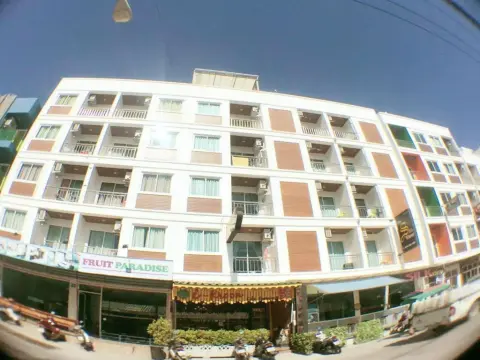 I-kroon Café & Hotel - Photo 1