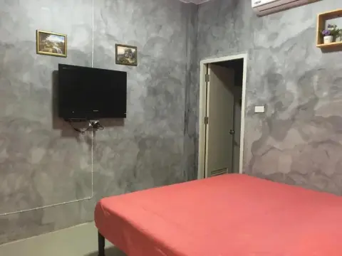 Innkhun House URT Suratthani Airport - Photo 1