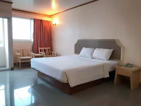 J Two S Pratunam Hotel (SHA Certified) - фото 3