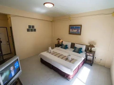 Kamala's Guesthouse - Photo 4