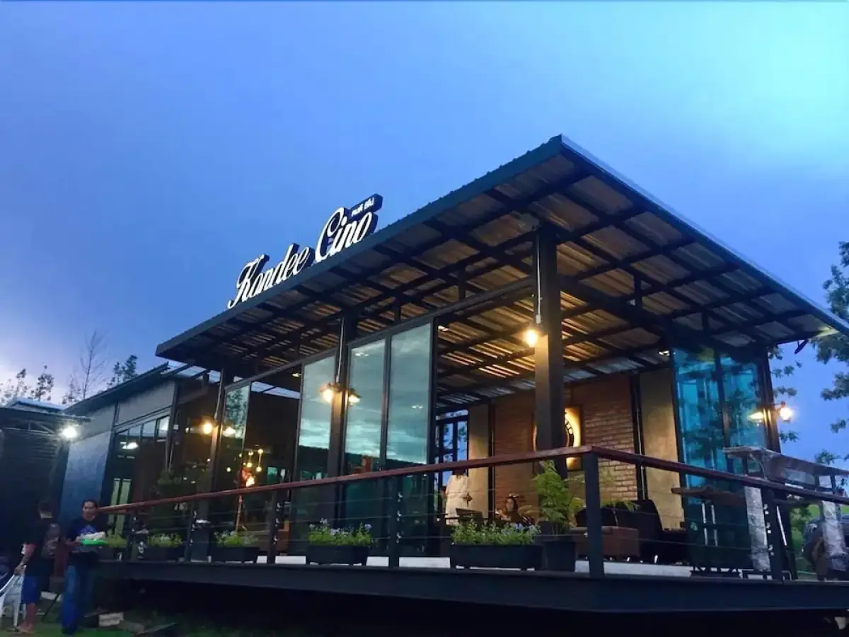 Kondee Cino Cafe and Glamping