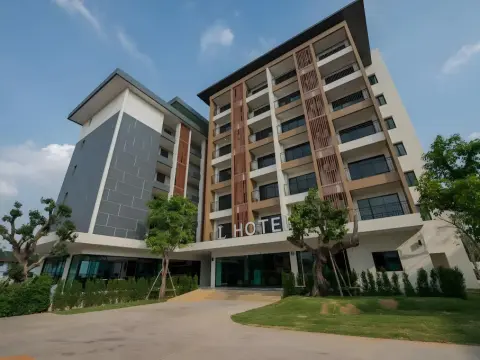 L Hotel - Photo 1