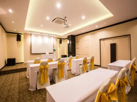 L Hotel - Photo 4