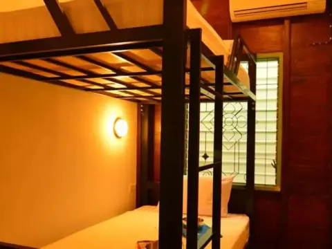 La Moon Hostel - Photo 4