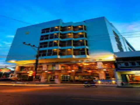 Lake Inn Hotel - Photo 1