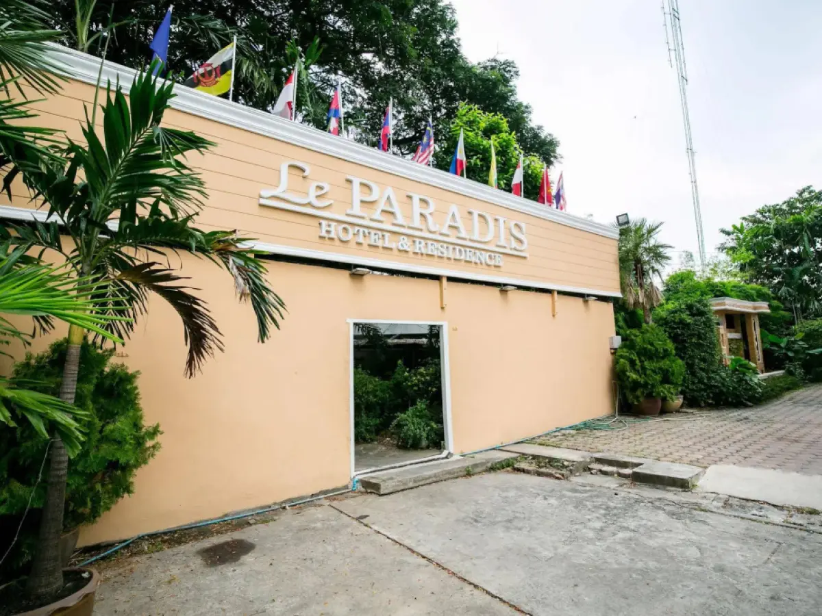 Le Paradis Bangkok Hotel & Residence