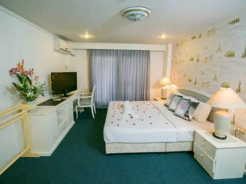 Le Paradis Bangkok Hotel & Residence - Photo 4