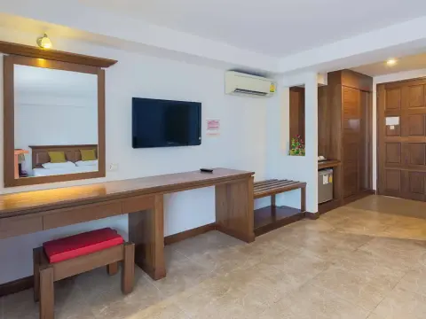 Leelawadee Boutique - Photo 2