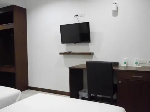 Lertnimit Hotel - Photo 1