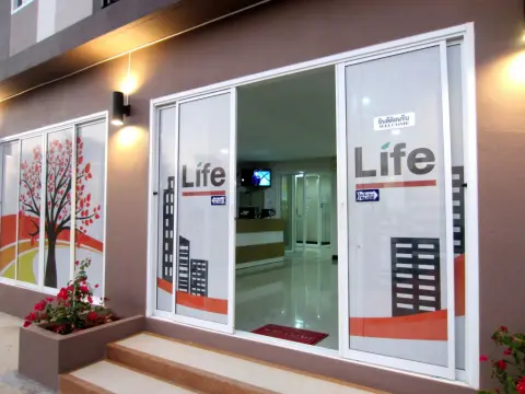 Life Grand Hotel - Photo 1