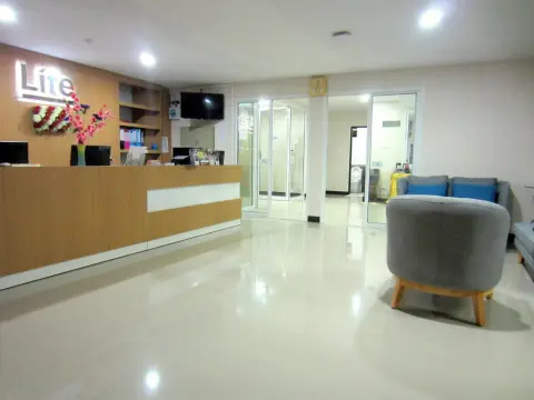 Life Grand Hotel - Photo 2