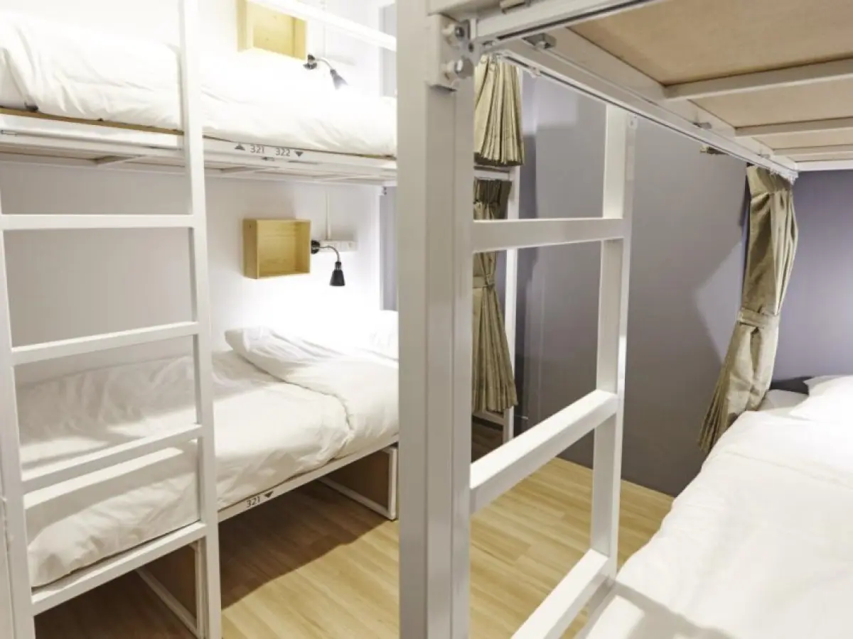 LiveItUp Chitlom Hostel
