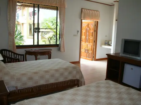 Long Beach Inn - Photo 4