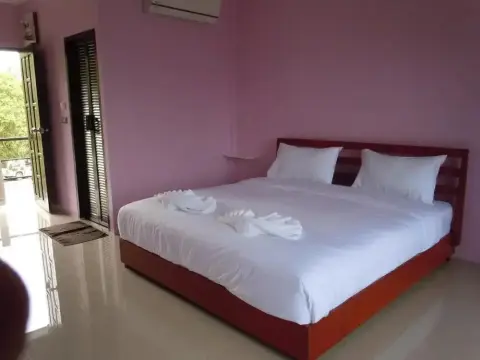 Long House - Photo 2