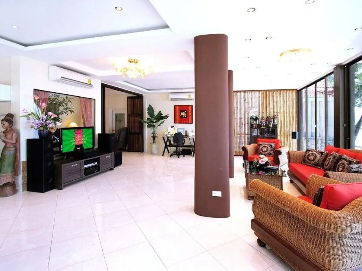 Longtail Suites