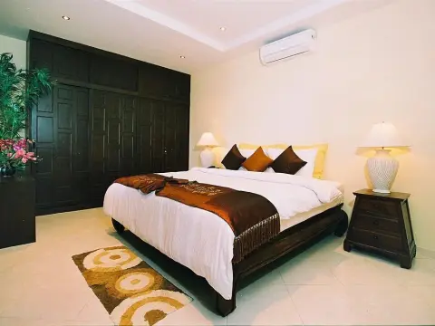 Longtail Suites - Photo 2