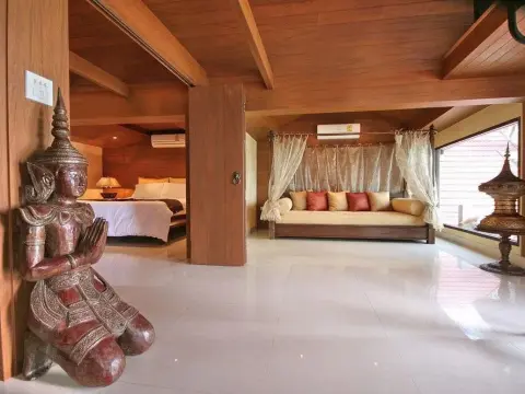 Longtail Suites - Photo 3
