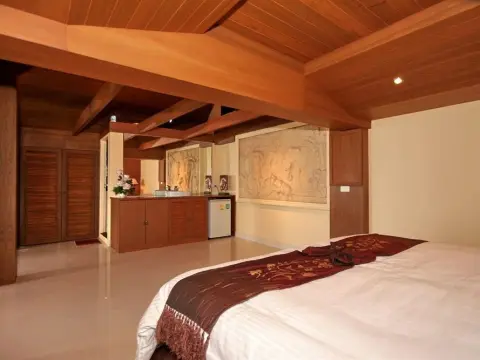 Longtail Suites - Photo 4