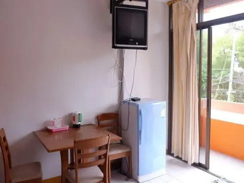 Lucky Guesthouse - Photo 2