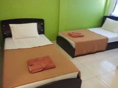 Lucky Guesthouse - Photo 4