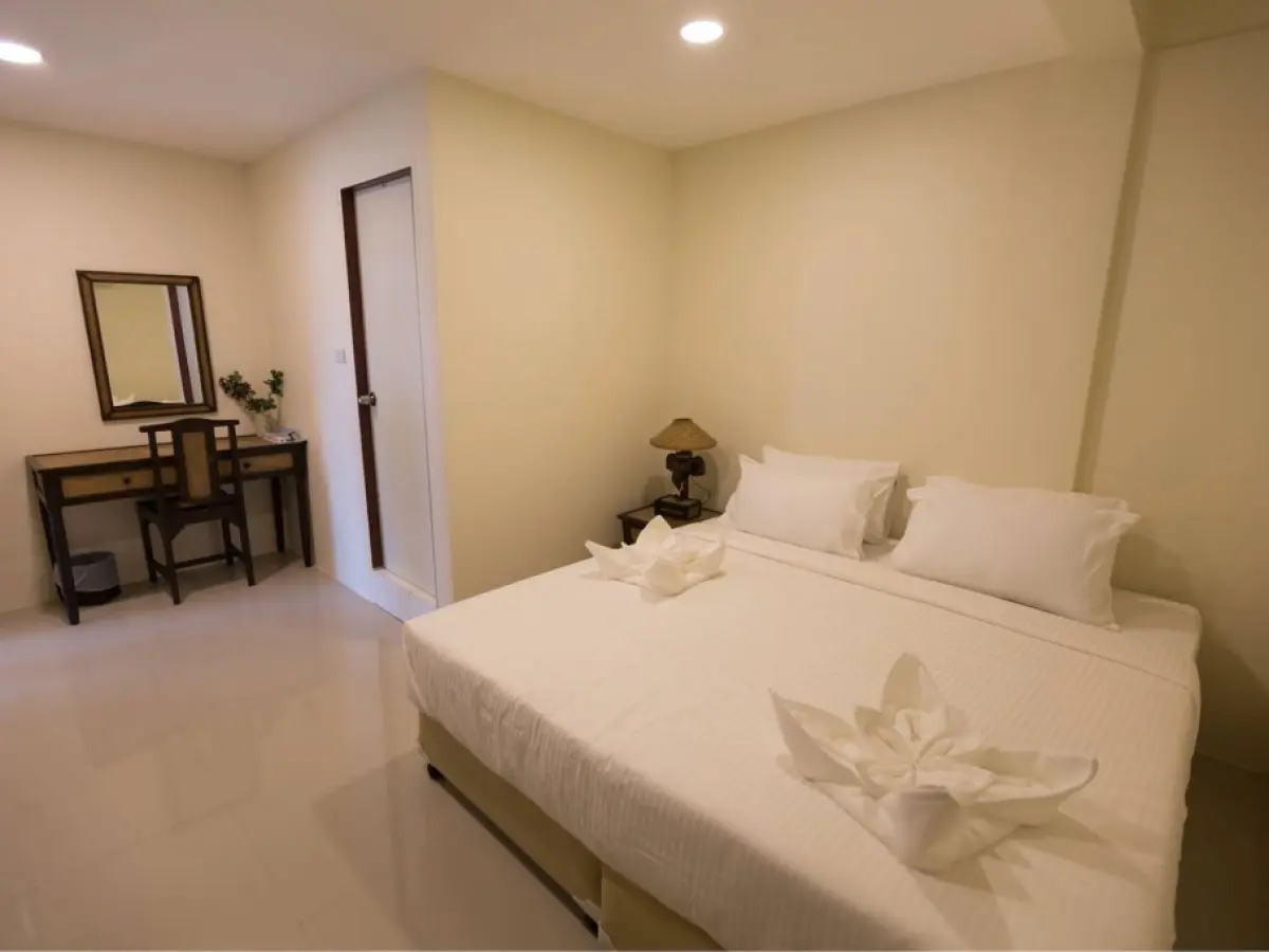THE JOMTIEN TWELVE
